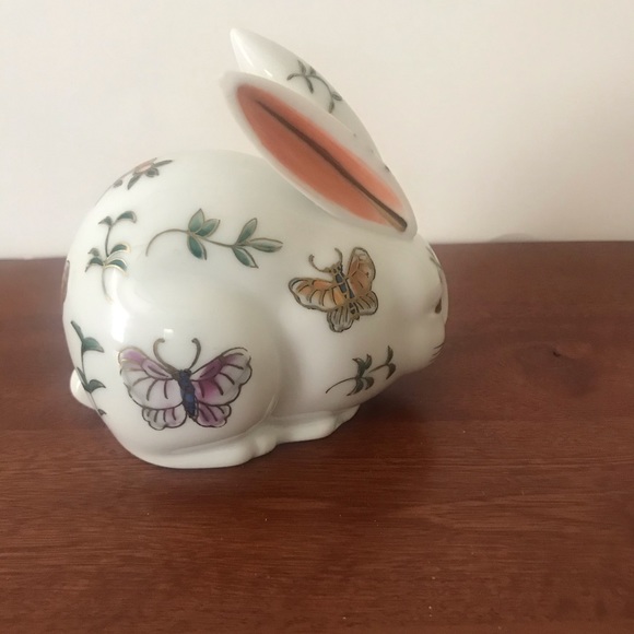 Imari Rabbit With Butterflies - Picture 14 of 15
